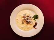 Dolce alla Peterlino – Eis mit Pudding, Rosinen, Rum und Baiser (Peter Bond) - Rezept