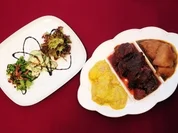 Tris vom Salat und Fleisch mit Gemüseallerlei an Käse (Giulia Siegel) - Rezept