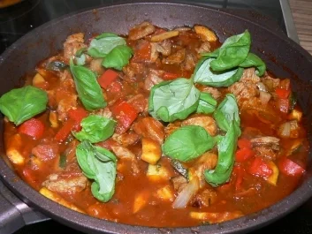 Rezept: scharfes Putengulasch "italiano" scharfes Putengulasch "italiano" - Rezept