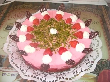 Rezept: TORTE: ERDBEER-QUARK-TORTE TORTE: ERDBEER-QUARK-TORTE - Rezept