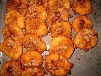 Rezept: Gebackene Ananas mit Zimtsahne Gebackene Ananas mit Zimtsahne - Rezept