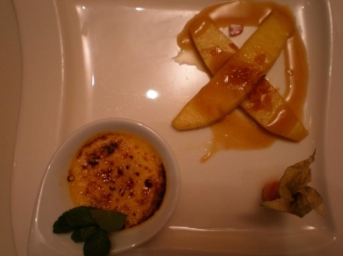 Bilder für Crème brûlée von der Tonkabohne an Gewürzananas und Pfefferkaramell - Rezept