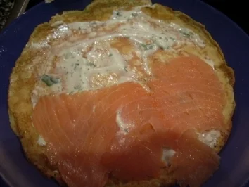 Crepe mit Lachskräuterfüllung - Rezept