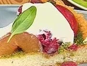 Pflaumen-Himbeer-Biskuit mit süßem Pesto - Rezept