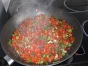 Schnelle scharfe Nudelpfanne mit Fleischkäse - Rezept