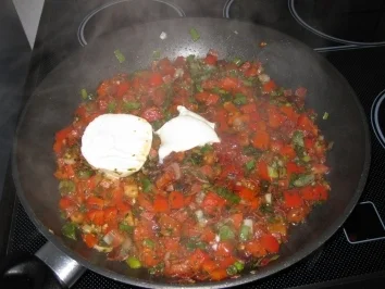 Schnelle scharfe Nudelpfanne mit Fleischkäse - Rezept