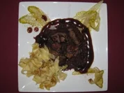 Rehrücken auf roter Zwiebelmarmelade und glasiertem Chicoree - Rezept