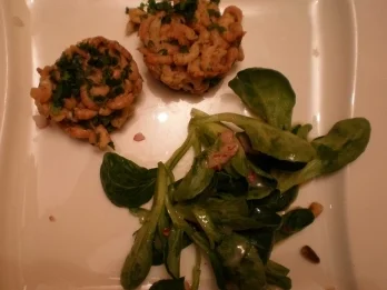 Rezept: Krabbentaler auf Feldsalat Krabbentaler auf Feldsalat - Rezept