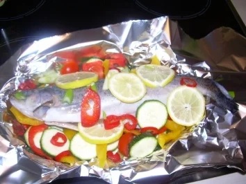 Rezept: Forelle im feurigen Gemüsebett... Forelle im feurigen Gemüsebett... - Rezept