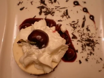 Schwarzwälder Parfaittörtchen mit Rotweinkirschen - Rezept