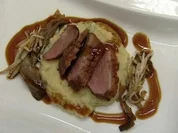 Entenbrust an Steckrübenpüree und gebratenen Austernpilzen - Rezept