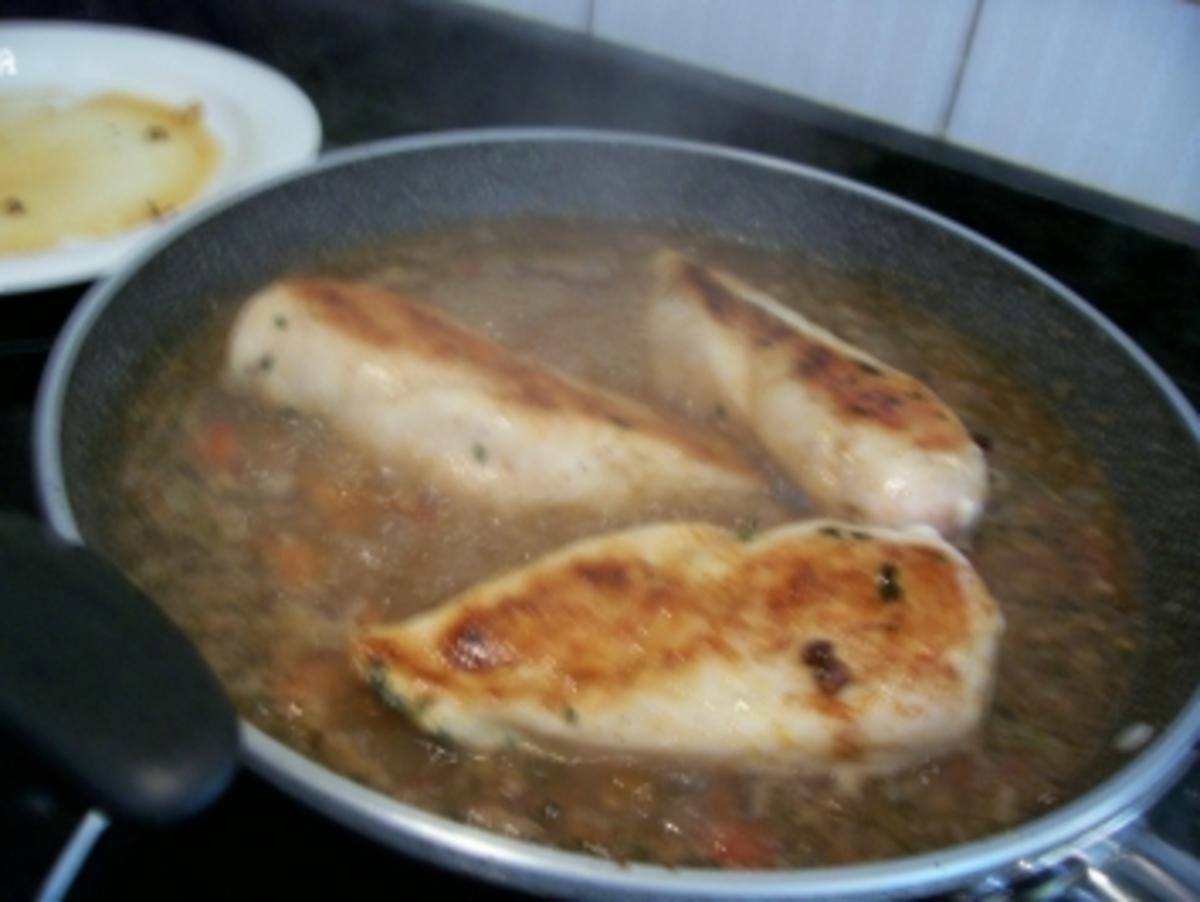 FLEISCH: Emis Hähnchenbrustfilets in mediterraner Sauce mit Conchiglioni und Brokkoli - Rezept - Bild Nr. 2