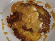 Filetsteak auf Reibekuchen mit Champignon und Thymiansauce - Rezept