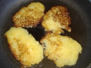 Filetsteak auf Reibekuchen mit Champignon und Thymiansauce - Rezept - Bild Nr. 2