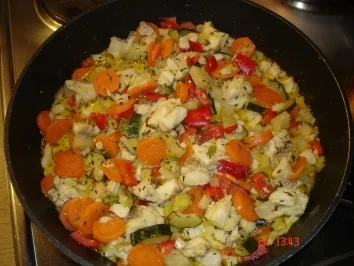 Bunte Fischpfanne mit Gemüse - Rezept