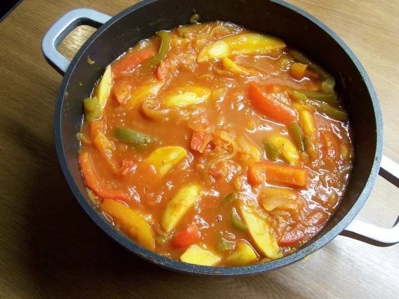 Rezept: Kartoffelgulasch mit Sauerkraut Kartoffelgulasch mit Sauerkraut - Rezept