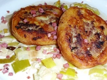 Rezept: Herzhafte Kartoffelschnecken mit Hackfleisch und Rahmporree Bild Nr. 2 Herzhafte Kartoffelschnecken mit Hackfleisch und Rahmporree - Rezept - Bild Nr. 2