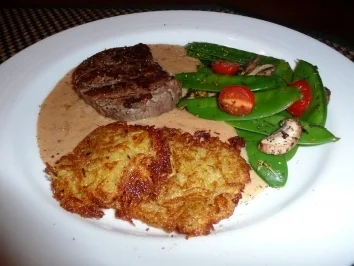 Rinderfilet mit Zuckerschoten und Rösti - Rezept