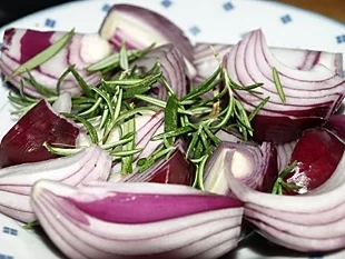 Fleisch: Rinderbraten mit roten Weinzwiebeln - Rezept - Bild Nr. 2