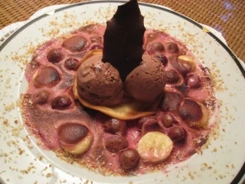 Überbackener KIBA - Traum mit Schokoladeneiscreme in der Hippenschale - Rezept