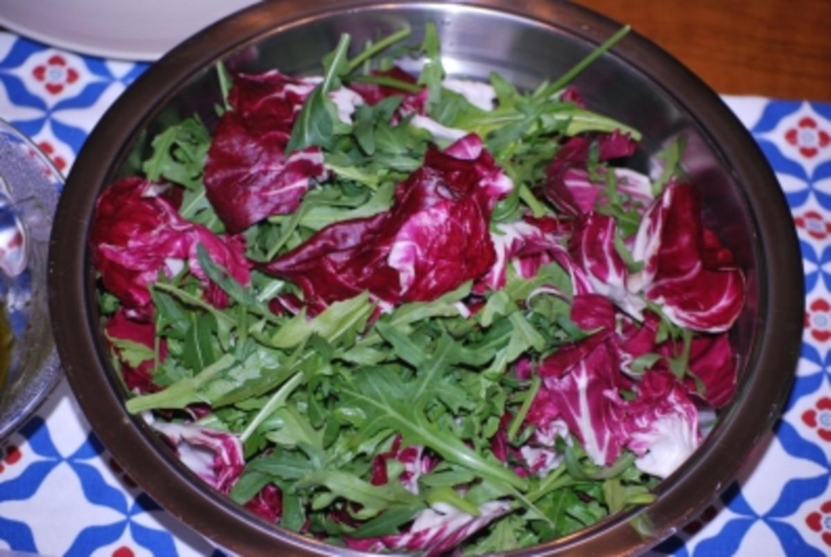 Rucola-Radicchio-Salat mit frischem Parmesan und Zitronensoße - Rezept - Bild Nr. 2