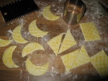 Fleurons vom Blätterteig herstellen - Rezept