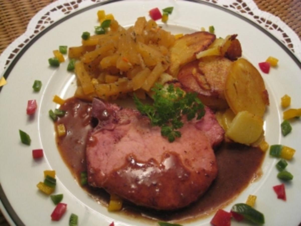 Kasslerkotelette an Pflaumensauce mit Steckrübengemüse &amp; Bratkartoffel ...