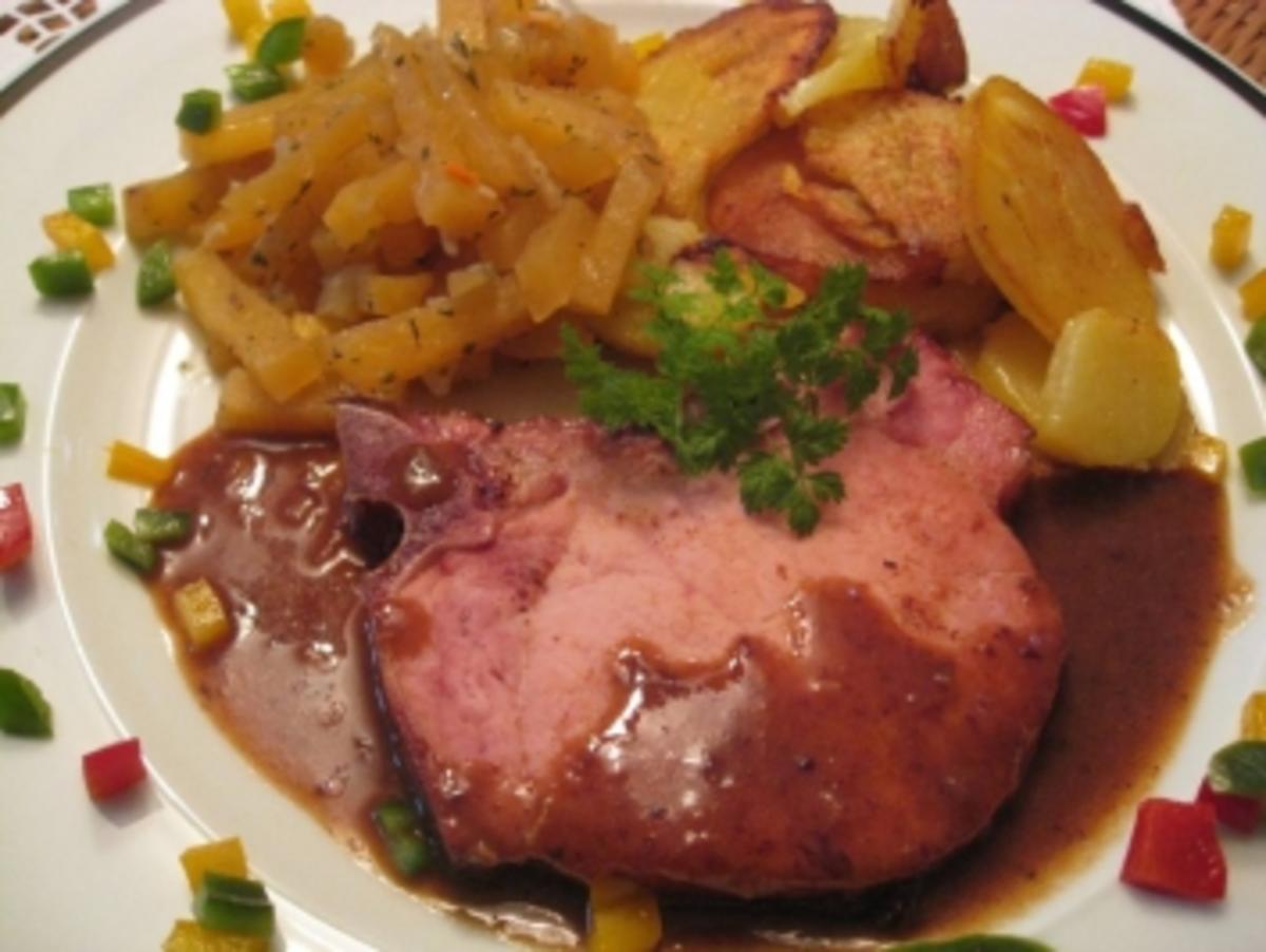 Kasslerkotelette an Pflaumensauce mit Steckrübengemüse & Bratkartoffel - Rezept