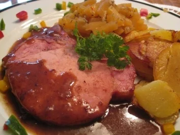 Rezept: Kasslerkotelette an Pflaumensauce mit Steckrübengemüse & Bratkartoffel Kasslerkotelette an Pflaumensauce mit Steckrübengemüse & Bratkartoffel - Rezept