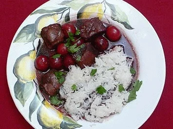 Lammfilet aus dem Wok mit Kirschen und Rotweinsoße an Basmatireis - Rezept