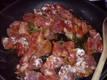 Rezept: Zigeunergulasch mit Gnocchi oder Nudeln Zigeunergulasch mit Gnocchi oder Nudeln - Rezept