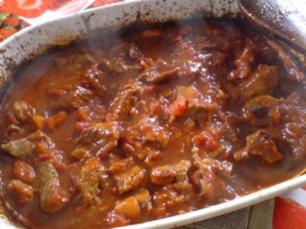 Zigeunergulasch mit Gnocchi oder Nudeln - Rezept - kochbar.de