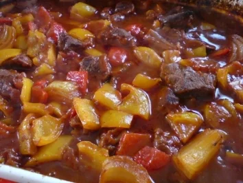 Rezept: Zigeunergulasch mit Gnocchi oder Nudeln Zigeunergulasch mit Gnocchi oder Nudeln - Rezept