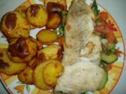 Gebratenes Seelachsfilet auf Gemüsebeet mit Rohscheiben - Rezept