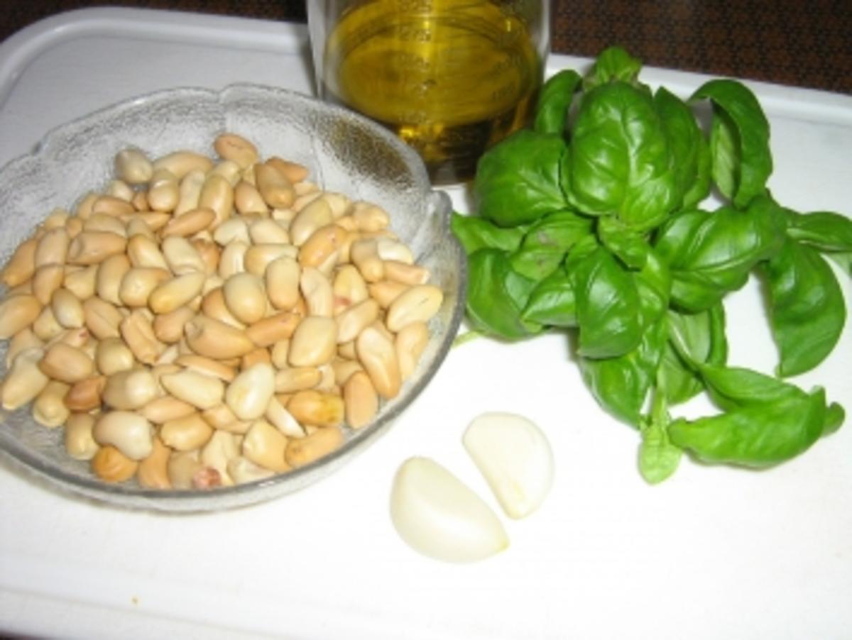 Erdnuss-Basilikum-Bärlauch-Pesto - Rezept