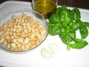 Erdnuss-Basilikum-Bärlauch-Pesto - Rezept