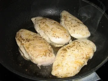 Hähnchenbrust mit  Gemüsepasta und Erdnuss-Basilikum-Pesto - Rezept - Bild Nr. 4