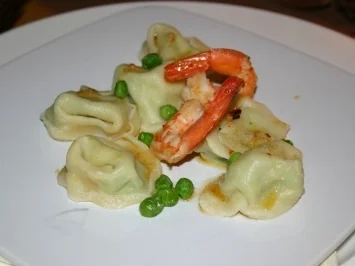 Tortellini mit Erbsenfüllung, Gambas und Zitronen-Peperoncino-Butter - Rezept