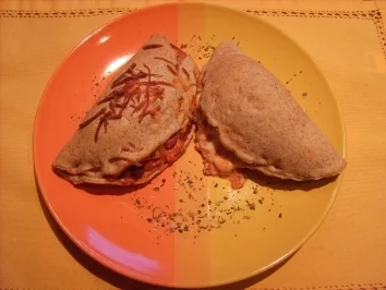 Gefüllte Pizza „extra scharf“ - Rezept