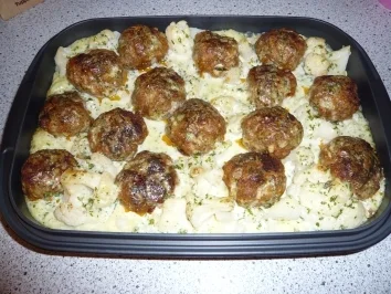 Buletten im Kartoffel - Blumenkohl Bett - Rezept