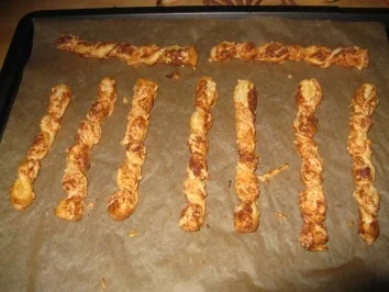Blätterteigstangen mit Käse / Herstellung - Rezept