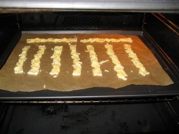 Blätterteigstangen mit Käse / Herstellung - Rezept