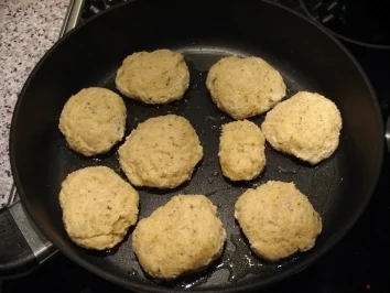 Hähnchenfrikadellen mit Senfsoße - Rezept - Bild Nr. 2