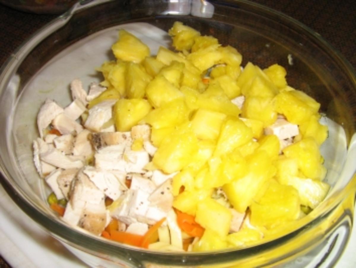 Geflügelsalat mit Ananas und Nüdelchen - Rezept - Bild Nr. 3