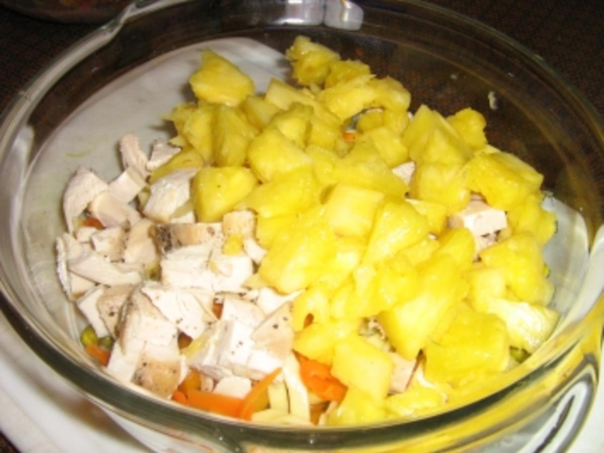 Geflügelsalat mit Ananas und Nüdelchen - Rezept - kochbar.de