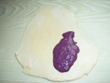 Rezept: Gefüllte Ecken "VIOLETTA" Bild Nr. 5 Gefüllte Ecken "VIOLETTA" - Rezept - Bild Nr. 5