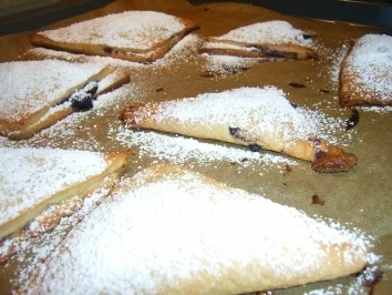 Rezept: Gefüllte Ecken "VIOLETTA" Gefüllte Ecken "VIOLETTA" - Rezept