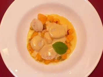 Rezept: Jakobsmuscheln auf Papayagemüse mit Vanilleschaum Jakobsmuscheln auf Papayagemüse mit Vanilleschaum - Rezept