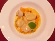 Jakobsmuscheln auf Papayagemüse mit Vanilleschaum - Rezept