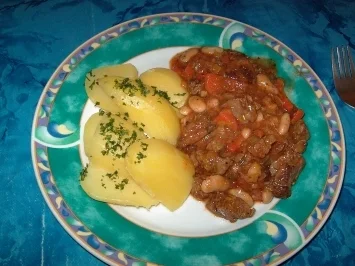 Feines Rinderragout mit weißen Bohnen - Rezept